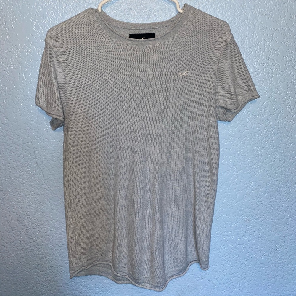 A Hollister blue men’s shirt